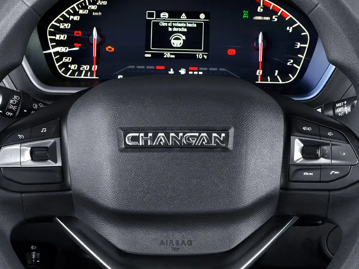 changan-hunter-mando-al-volante